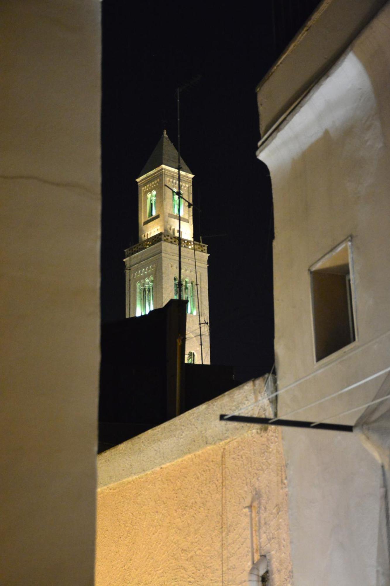 Casa Chloe - Vicino Al Porto E Basilica San Nicola Apartment Bari Bagian luar foto