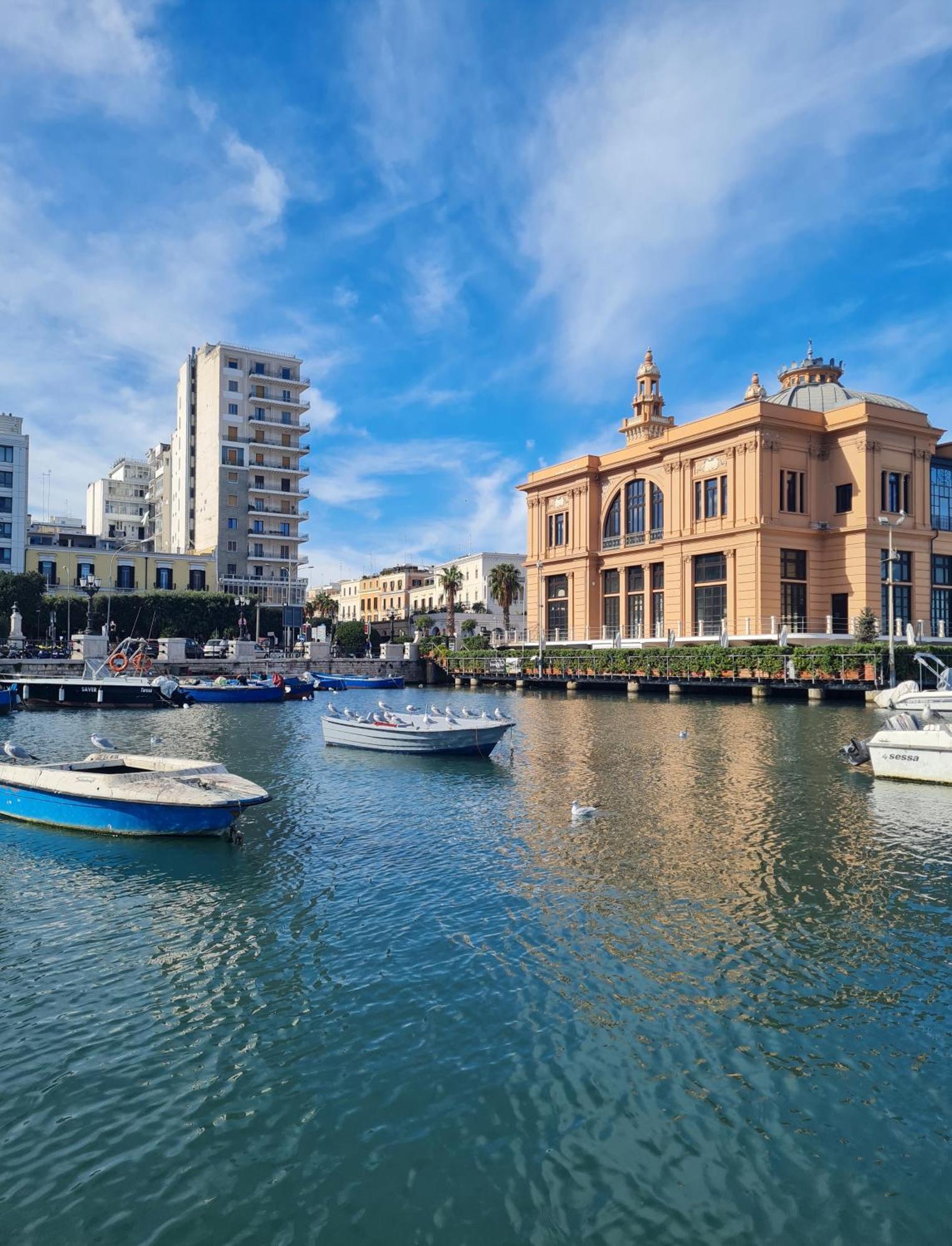 Casa Chloe - Vicino Al Porto E Basilica San Nicola Apartment Bari Bagian luar foto