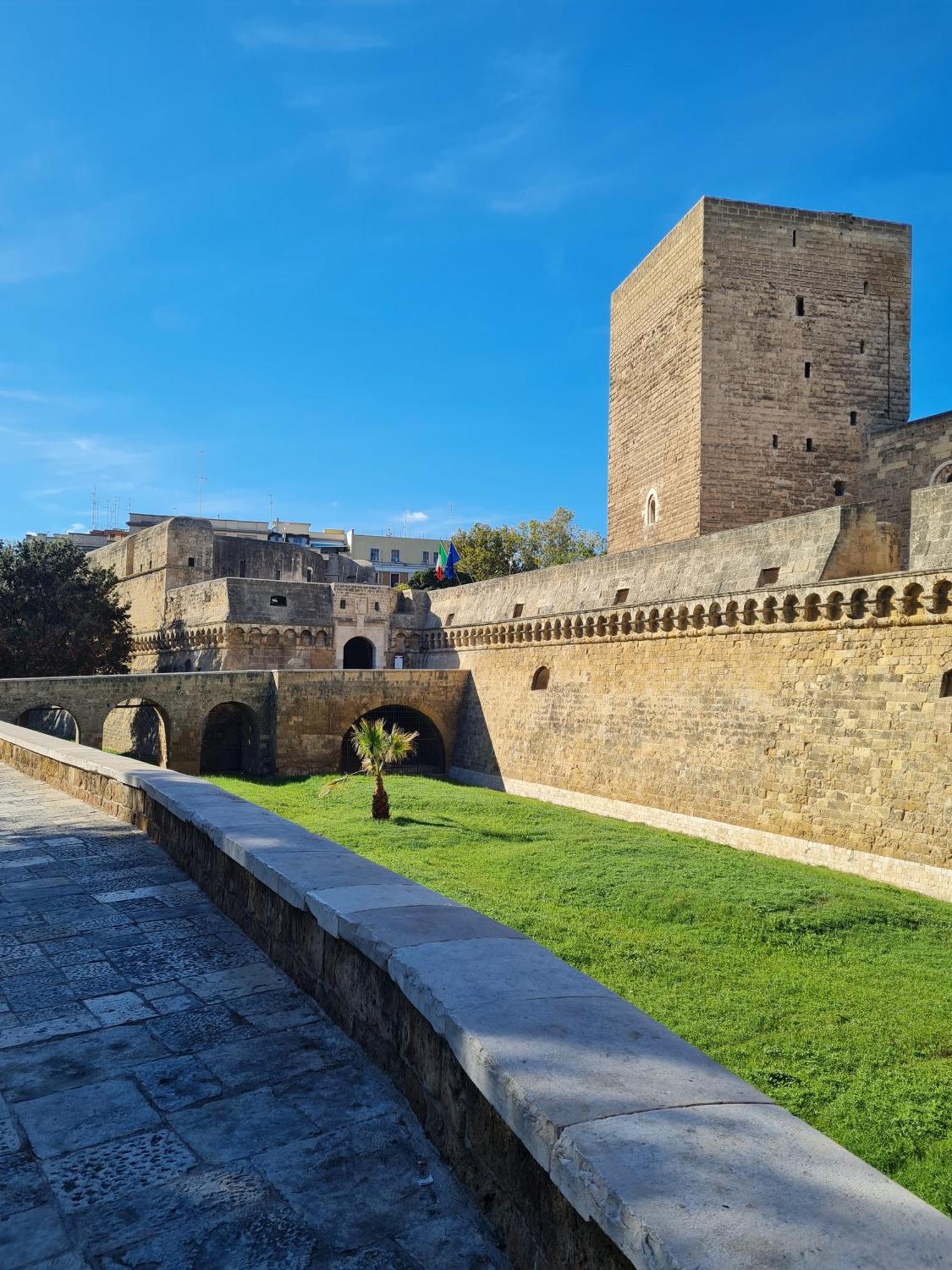 Casa Chloe - Vicino Al Porto E Basilica San Nicola Apartment Bari Bagian luar foto